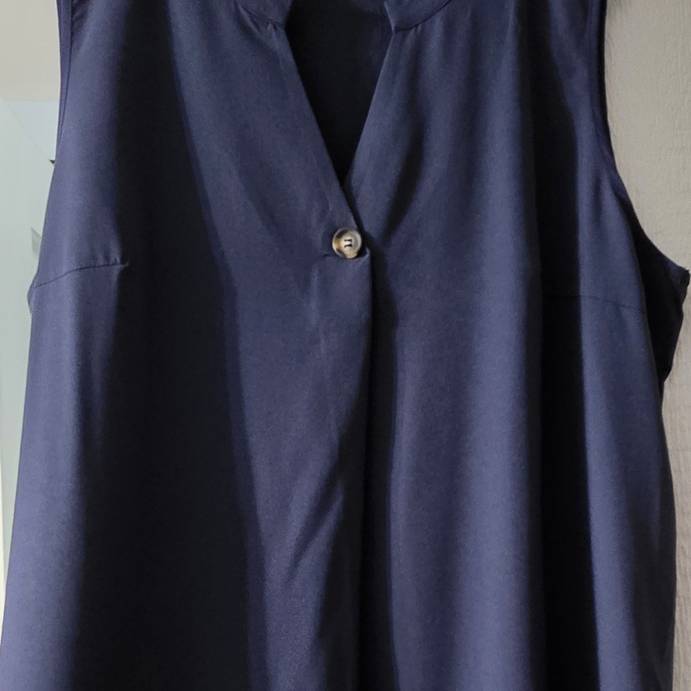 SHEIN Navy Buttoned Tank Top